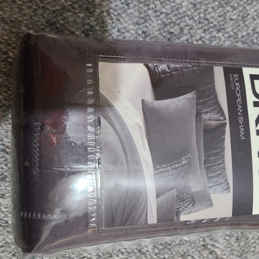 DKNY EUROEAN SHAM